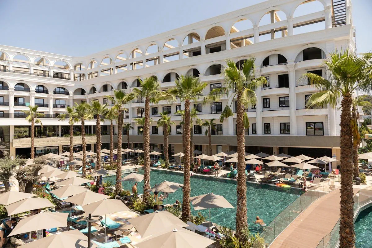 fafa aqua palace 1756776338 original 1648826660